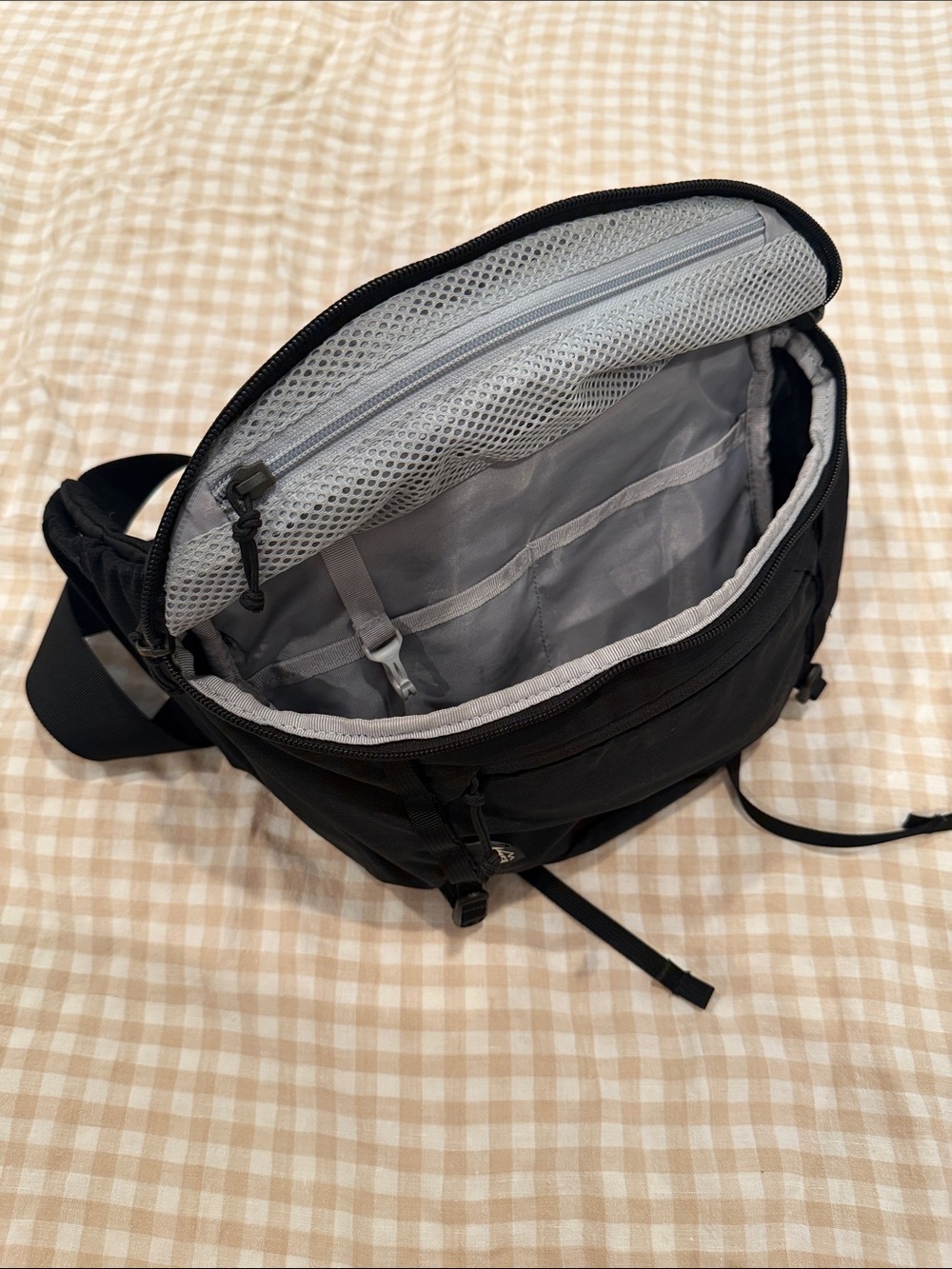 REI Black Waist Pack with Front Zipper Pocket - Picture 3 of 4